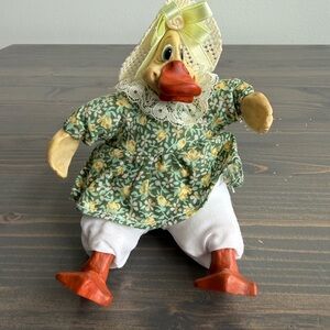 Vintage Kathleen Kelly for RUSS
shelf sitter duck 🌼